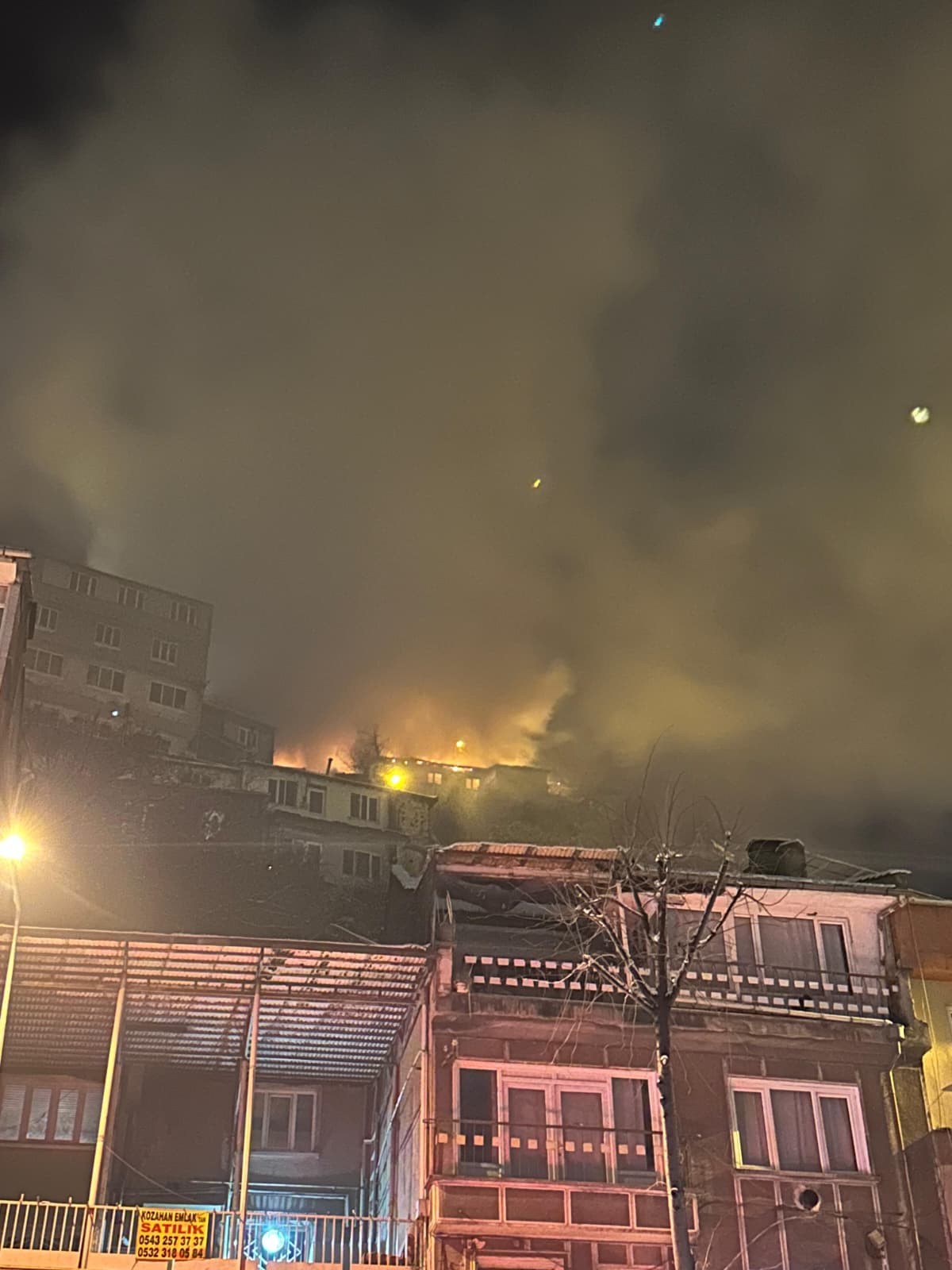 Bursa'nın Uludağ eteklerindeki bir evde çıkan yangın, mahalleye korku dolu