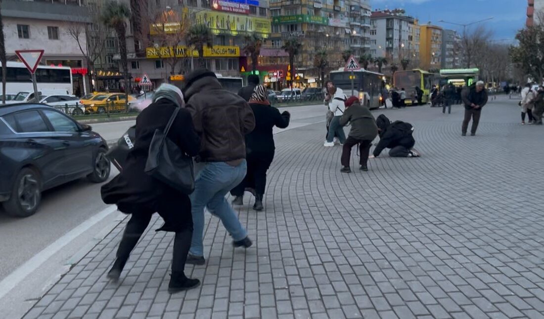 Bursa'da etkili olan şiddetli fırtına ve lodos neteniyle Merinos parkı