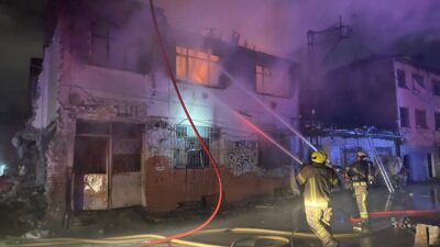 Bursa'da iki katlı evde sobadan çıkan yangında 2 kadın dumandan