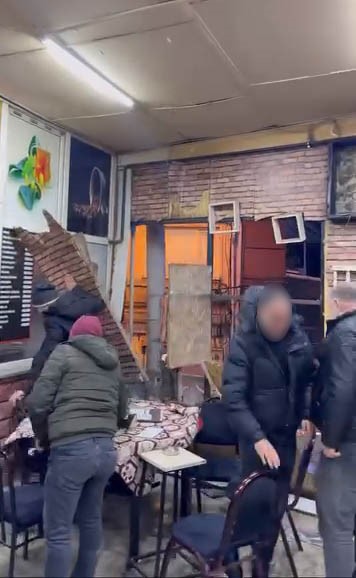 Bursa'da duvar parçalansa da oyuna devam ettiler 1 Bursam Medya -