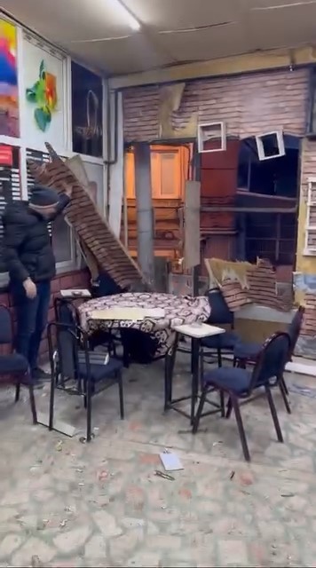 Bursa'da duvar parçalansa da oyuna devam ettiler 2 Bursam Medya -