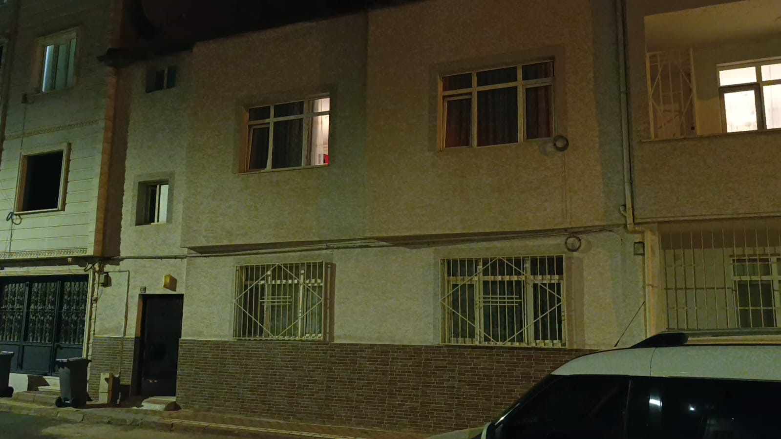 Bursa'nın İnegöl ilçesinde meydana gelen kavgada enişte, kayınbiraderini bacağından tabancayla