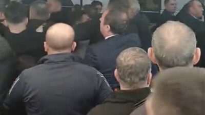 Bursa Büyükşehir Belediye Başkanı Mustafa Bozbey’e yumruklu saldırı girişimi, polis ve zabıta