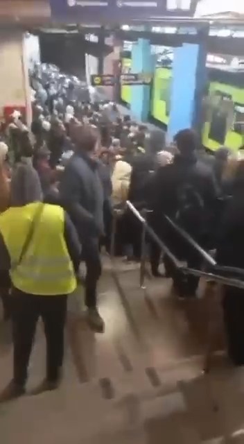 Bursa'da lodos sebebiyle metro tellerine poşet takılınca seferler aksadı binlerce