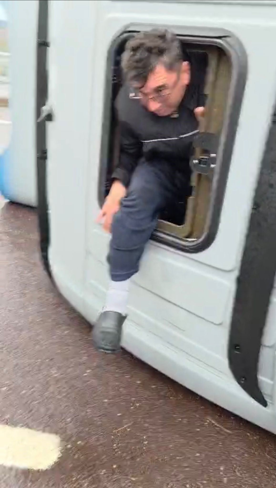 Bursa'da kuvvetli fırtına tırı devirdi 2 Bursam Medya -