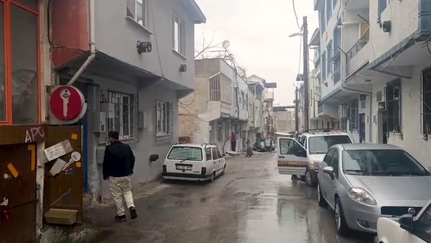Bursa'nın Yıldırım ilçesinde boşanma aşamasındaki eşi Tuğçe Y'yi (21) tabancayla