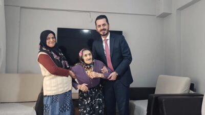Bursa'da 121 yaşındaki Saadet Al'ı ziyaret eden AK Parti Osmangazi
