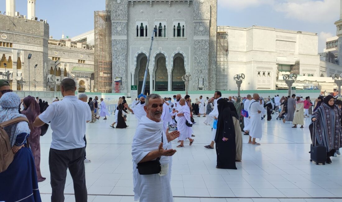 Bursa’nın İnegöl ilçesinde çocukların özel halk otobüslerine kar topu atması