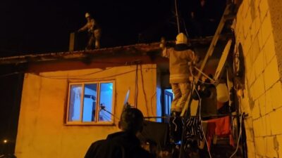 Bursa'da bir evin bacasında çıkan yangın mahalleyi sokağa döktü. İtfaiyenin