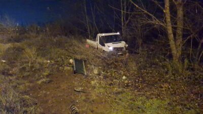 Bursa'da gece saatlerinde meydana gelen trafik kazasında, kontrolden çıkan bir