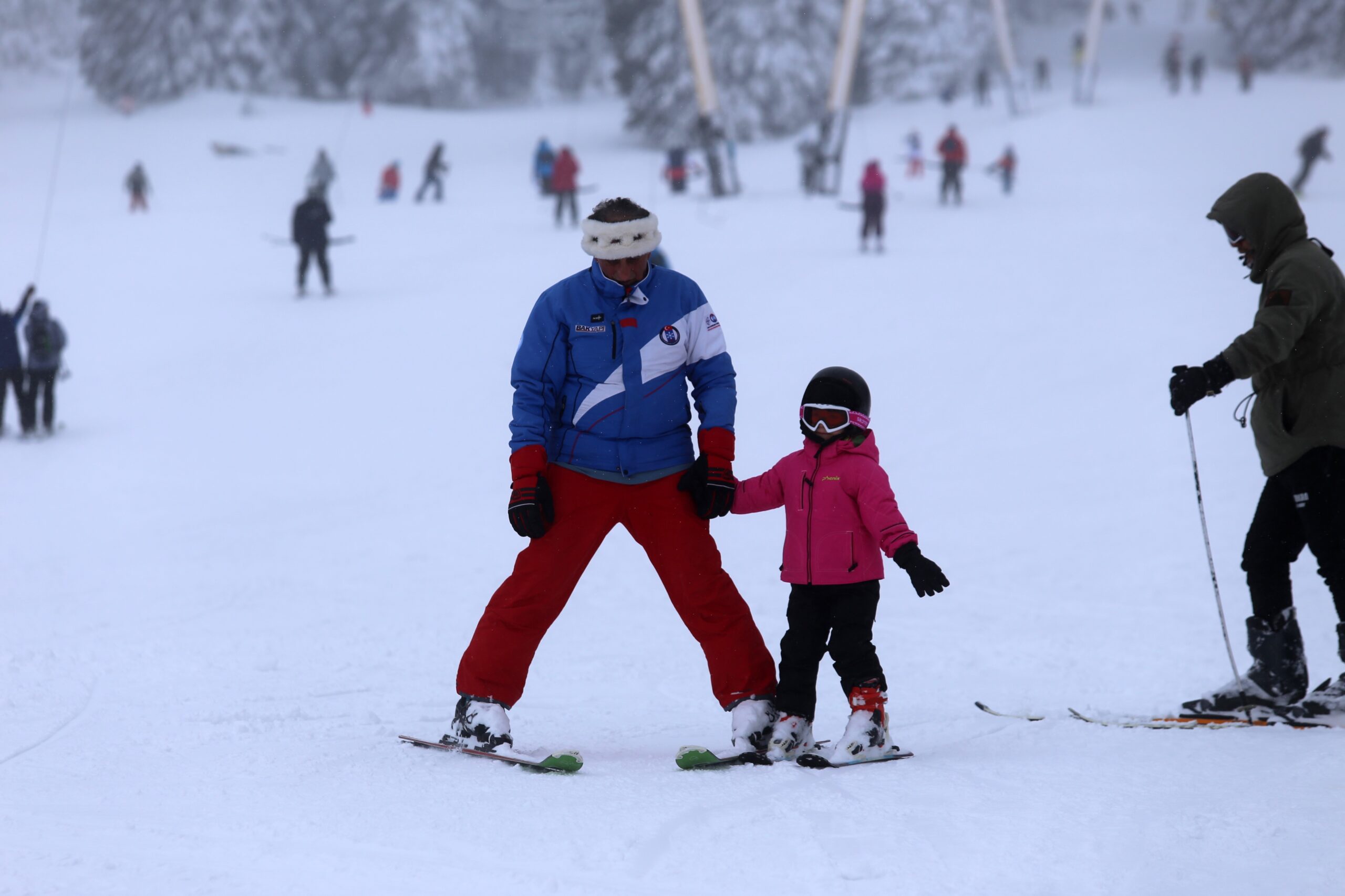 Türkiye'nin önemli kış turizmlerinden Uludağ'da sömestr öncesi yoğunluk başladı. 2