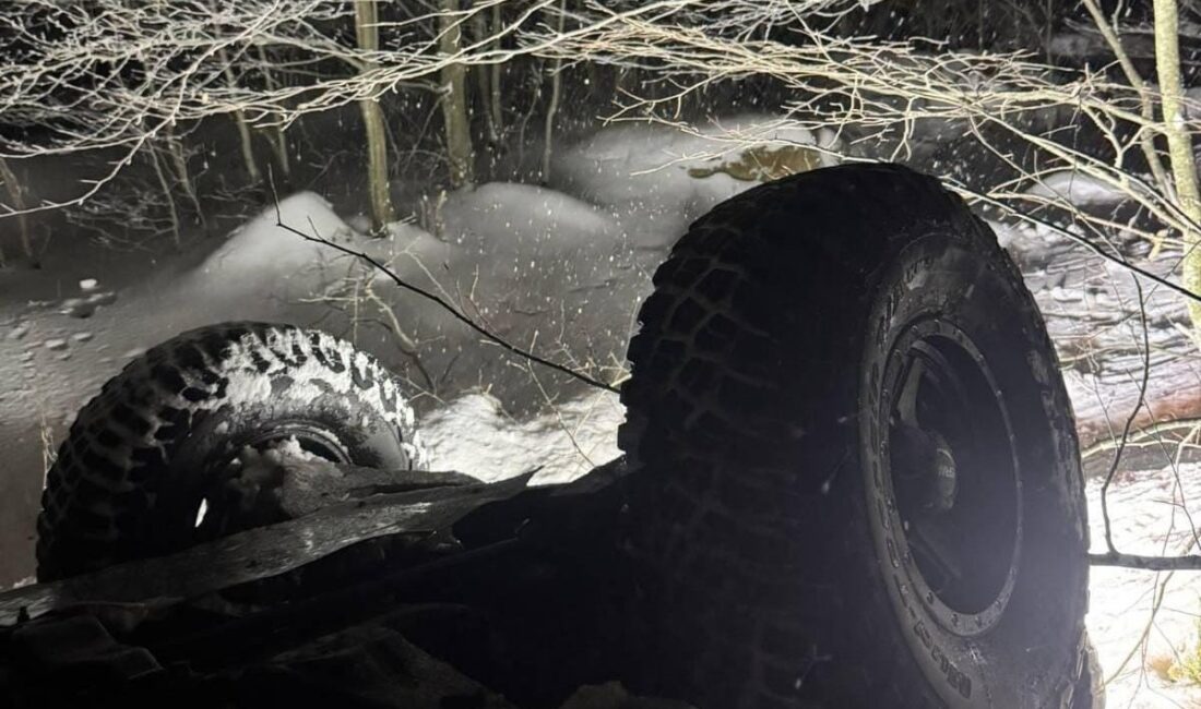 Bursa'nın İnegöl ilçesinde kar yağışı nedeniyle kontrolden çıkan cipin uçuruma