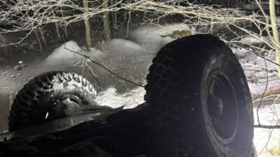 Bursa'nın İnegöl ilçesinde kar yağışı nedeniyle kontrolden çıkan cipin uçuruma