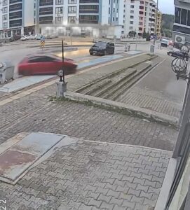  Bursa’nın Osmangazi ilçesinde direksiyon dersi sırasında sürücünün fren yerine gaza