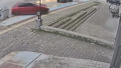  Bursa’nın Osmangazi ilçesinde direksiyon dersi sırasında sürücünün fren yerine gaza