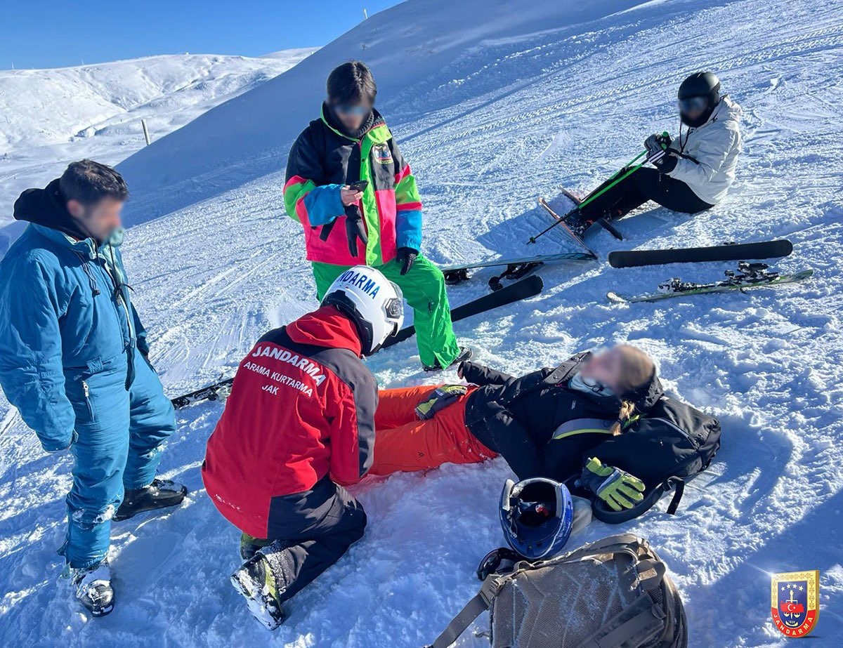 Uludağ'da mahsur kalanlara JAK timi müdahale etti 1 Bursam Medya -