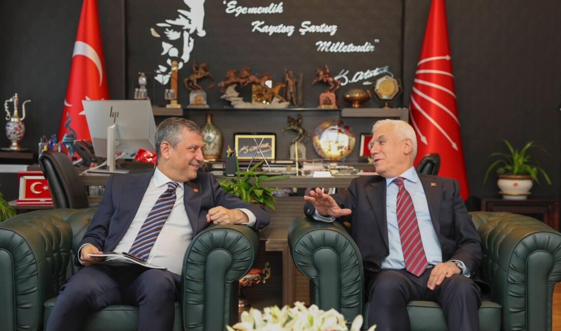 Bursa Büyükşehir Belediye Başkanı Mustafa Bozbey, CHP Genel Başkan Özgür Özel'i