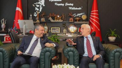 Bursa Büyükşehir Belediye Başkanı Mustafa Bozbey, CHP Genel Başkan Özgür Özel'i