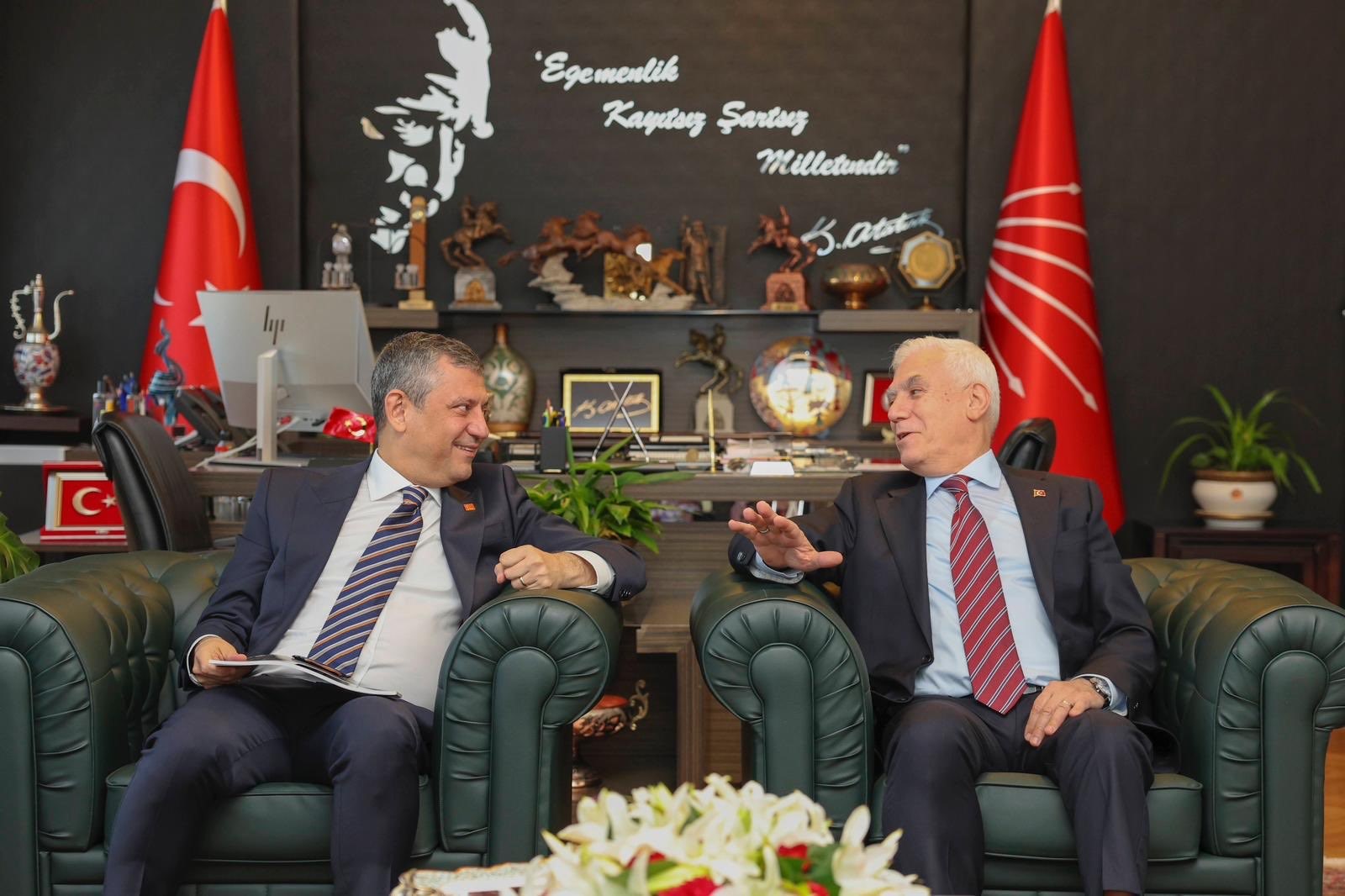 Bursa Büyükşehir Belediye Başkanı Mustafa Bozbey, CHP Genel Başkan Özgür Özel'i