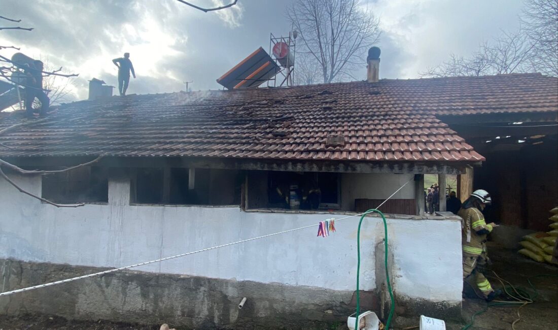 Bursa'nın İnegöl ilçesinde tek yaşayan adamın evi, yangında kullanılamaz hale