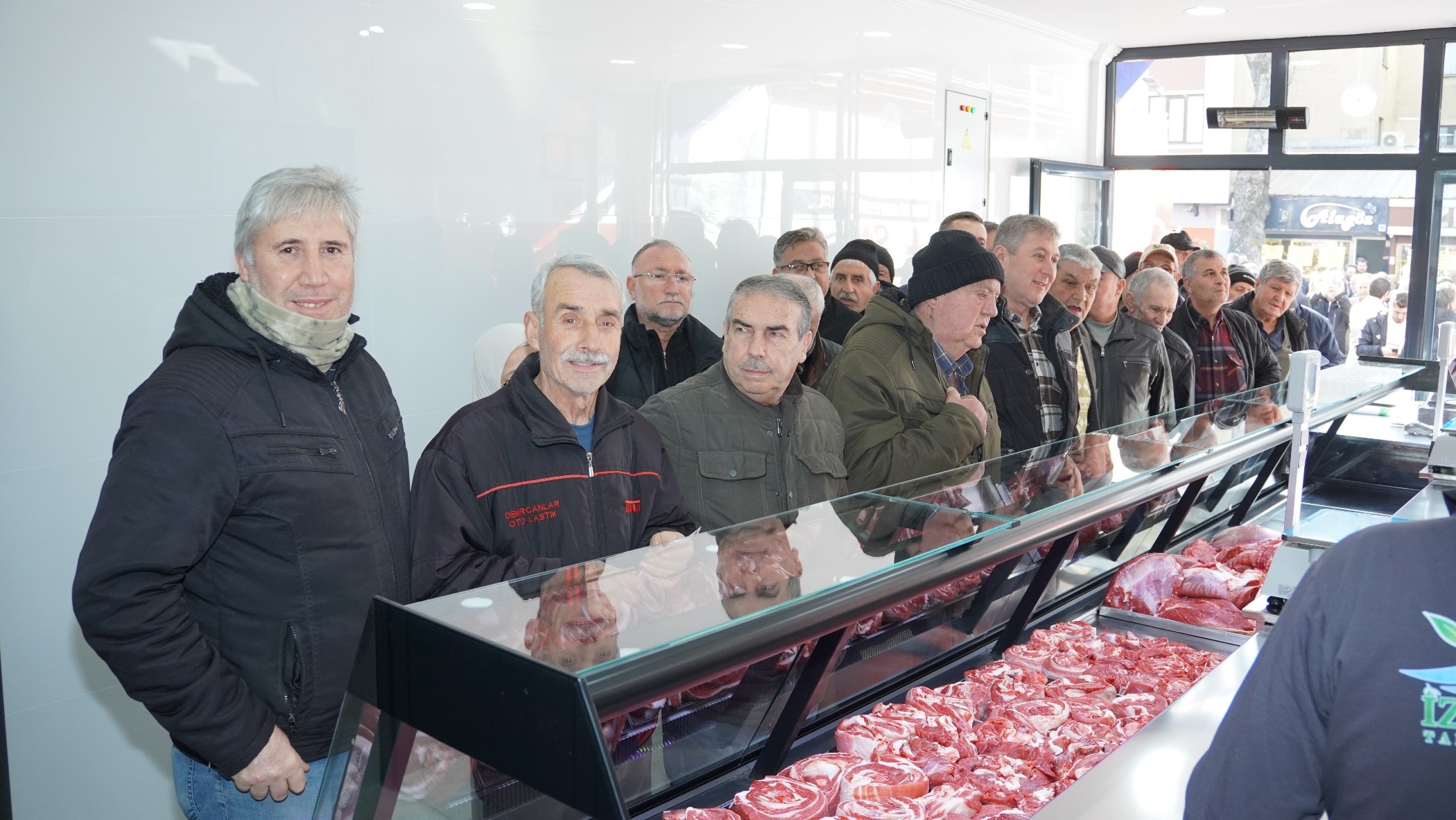 Bursa'nın İznik ilçesinde belediyenin hayata geçirdiği Et Satış Noktası hizmete