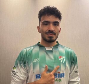 Bursaspor ara transfer dönemindeki sekizinci takviyesini forvet bölgesine yaptı. Yeşil