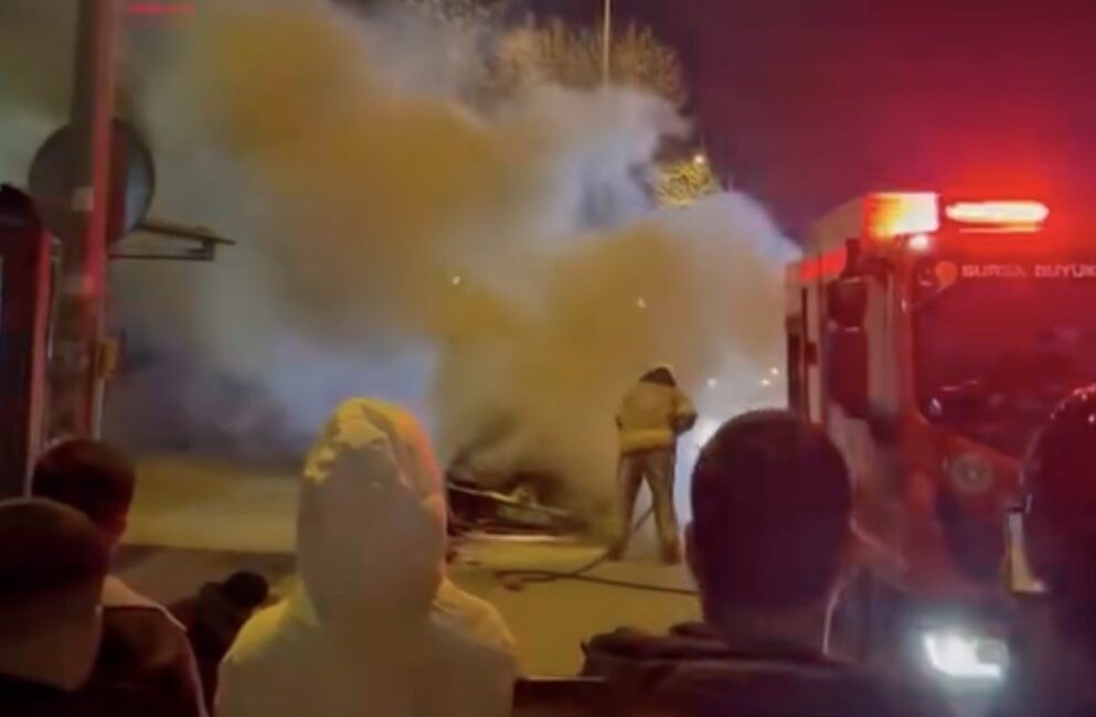 Bursa'nın Osmangazi ilçesinde Merinos Kavşağı'nda seyir halindeyken henüz bilinmeyen bir