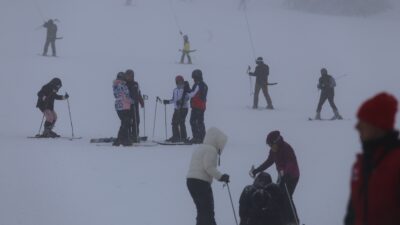 Türkiye’nin önemli kış turizmi merkezlerinden Uludağ’da sömestr tatilinin son günlerinde