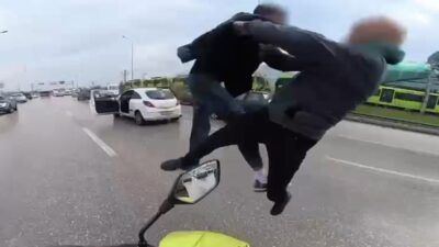 Bursa'da iki sürücü arasında 'yol verme' tartışması nedeniyle çıkan kavgada