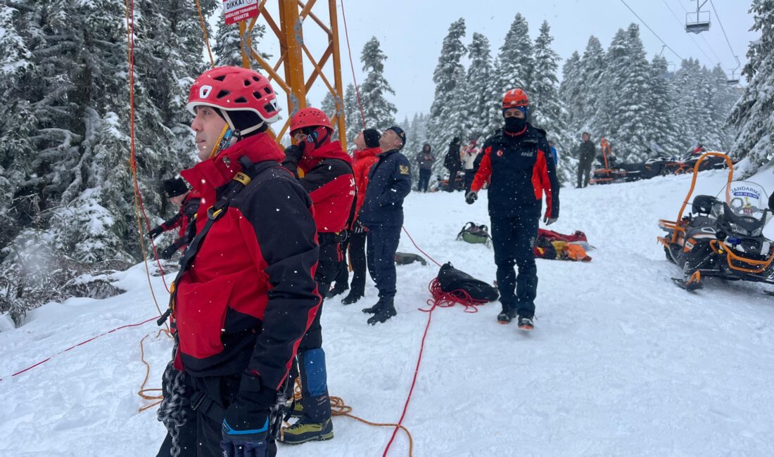 İçişleri Bakanı Ali Yerlikaya, Uludağ'da telesiyejde mahsur kalan 51 tatilcinin