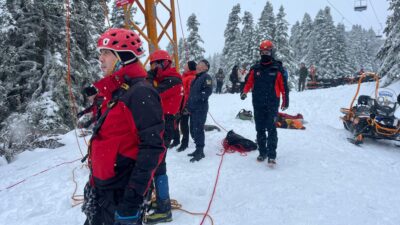 İçişleri Bakanı Ali Yerlikaya, Uludağ'da telesiyejde mahsur kalan 51 tatilcinin