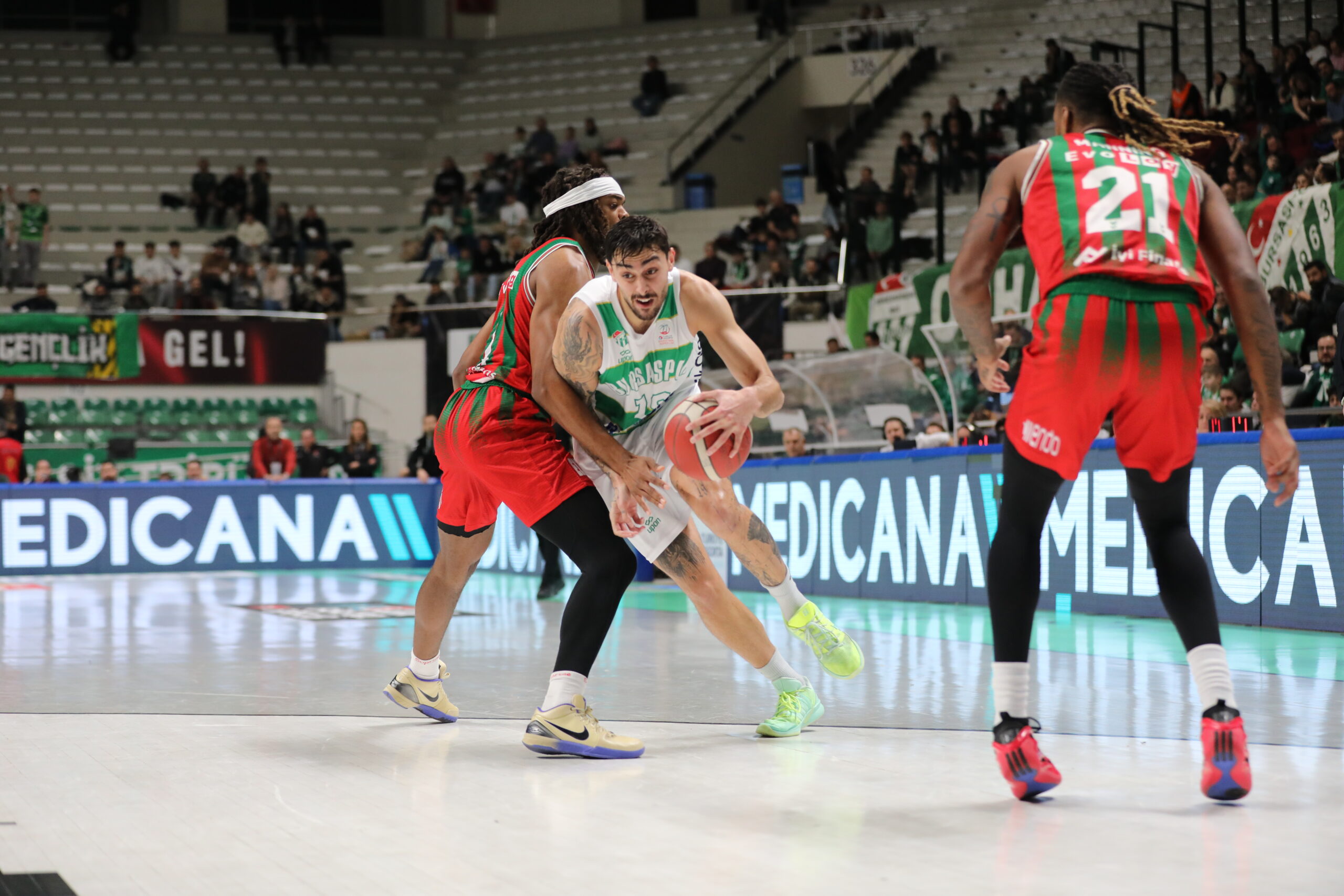 Bursaspor Karşıyaka'yı son saniye basketiyle geçti 2 Bursam Medya -