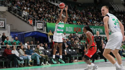 Türkiye Sigorta Basketbol Süper Ligi'nde Bursaspor evinde Karşıyaka'yı ağırladı. Potanın