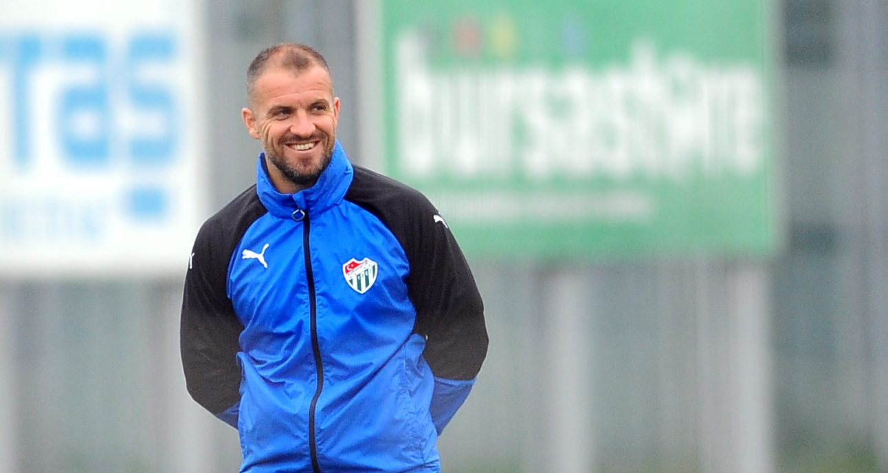 Teknik Direktör Tahsin Tam'la yollarını ayıran Bursaspor, Mustafa Er'i ilk