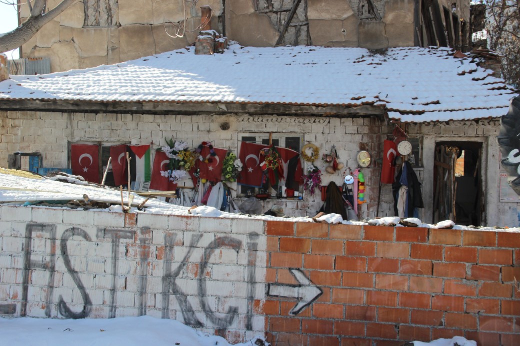 Çorum’da geçimini geri dönüştürülebilir atık malzemeleri toplayarak sağlayan 79 yaşındaki