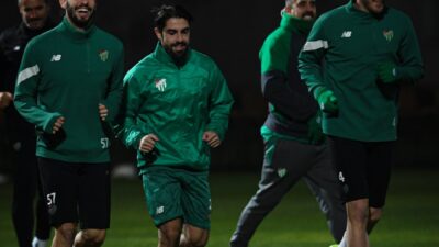 Devre arası kamp çalışmaları için Antalya'ya giden Bursaspor ilk idmanını