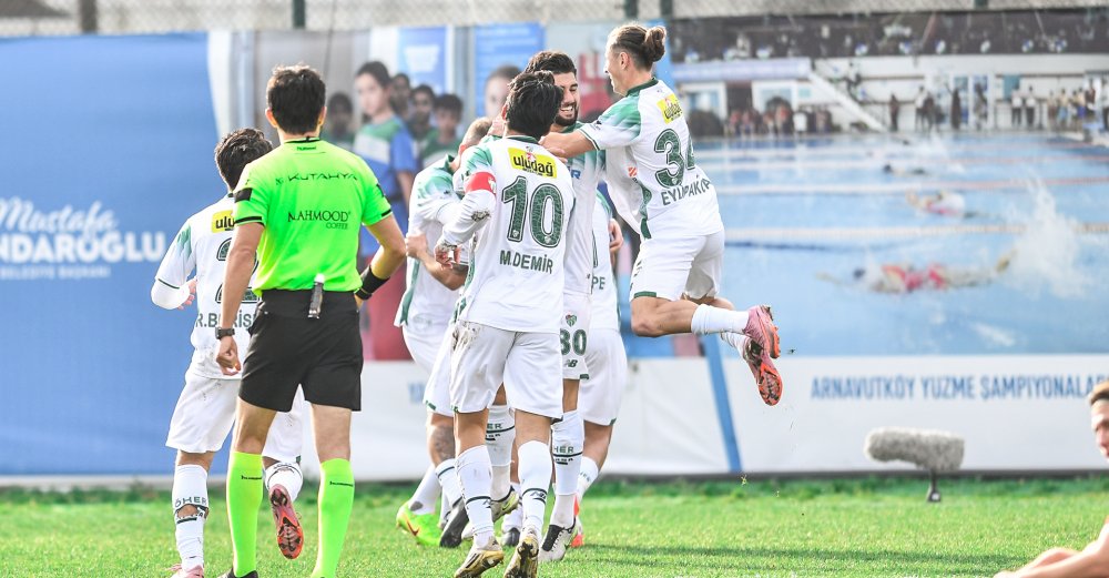 Bursaspor deplasmanda Arnavutköy Belediyesi'ni 1-0 mağlup ederek liderliğini sürdürdü. 