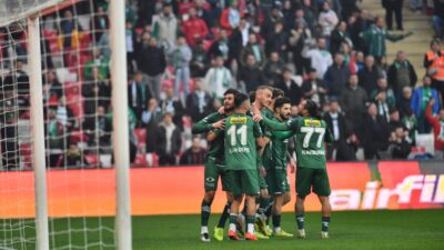 TFF 2. L ig 24. haftasında Bursaspor, evinde Kırklarelispor'u ağırlayacak.