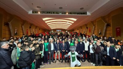 Milli Eğitim Bakanlığı'nın Mudanya'da düzenlediği panele katılan Bursaspor'a öğrenciler büyük