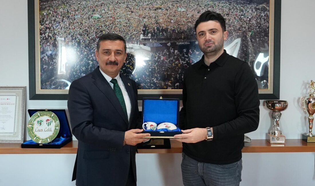 Bursaspor Vakfı Mütevelli Heyeti'ne katılımlar devam ediyor. 