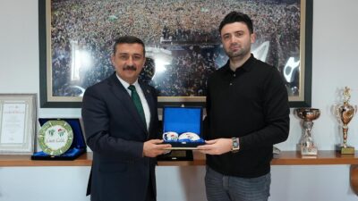 Bursaspor Vakfı Mütevelli Heyeti'ne katılımlar devam ediyor. 