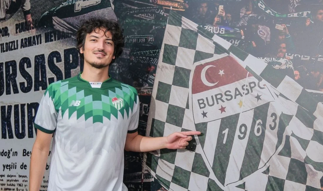 Bursaspor'dan ayrılan Furkan Emre Ünver, yeşil beyazlı kulüple aynı grupta