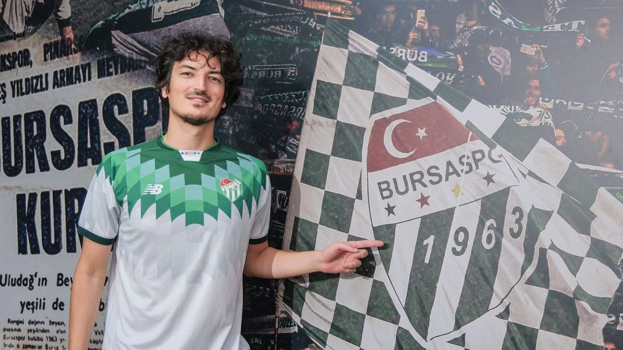 Bursaspor'dan ayrılan Furkan Emre Ünver, yeşil beyazlı kulüple aynı grupta