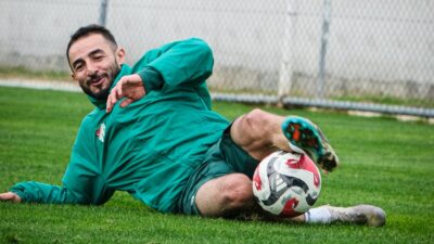Bursaspor'un Antalya kampında sona yaklaşılırken, futbolcuların çalışmalardaki hırsı teknik heyetin