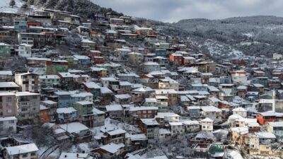 Bursa’da şehir merkezine yağan kar yağışıyla birlikte Uludağ'ın eteklerindeki tarihi