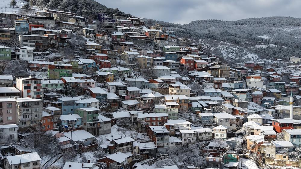 Bursa’da şehir merkezine yağan kar yağışıyla birlikte Uludağ'ın eteklerindeki tarihi
