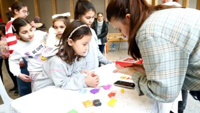 Osmangazi Belediyesi tarafından düzenlenen Bilim Şenliği çocukların yoğun katılımı ile