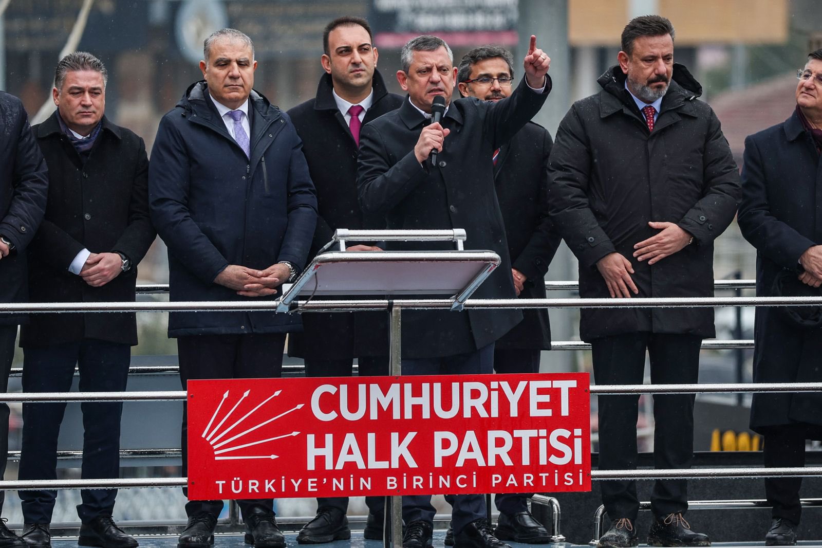 Cumhuriyet Halk Partisi (CHP) Genel Başkanı Özgür Özel, Vakıflar Genel