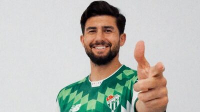 Bursaspor, Süper Lig ekiplerinden Samsunspor'un tecrübeli orta saha oyuncusu Soner