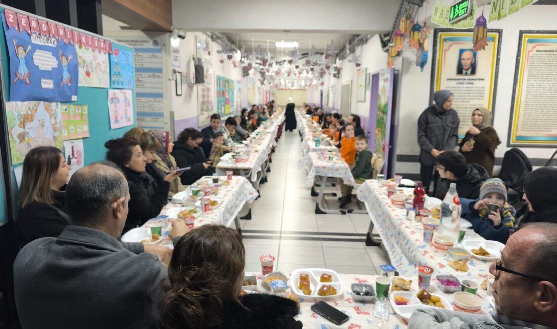 Akıncı Türk İhsan Dikmen İlkokulu 1/B sınıfı, okul tarihinde bir